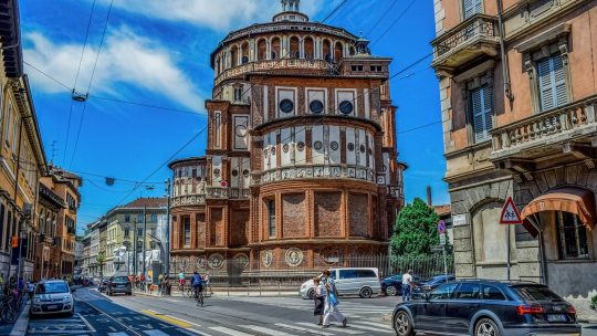 Milan vs. Naples: Deux Destinations Touristiques Italiennes Uniques